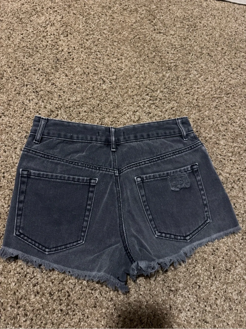 Women Pacsun black mid rise shorts